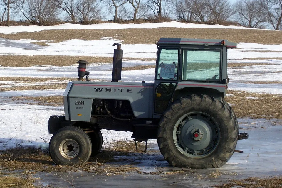 WHITE 2-105 tractor