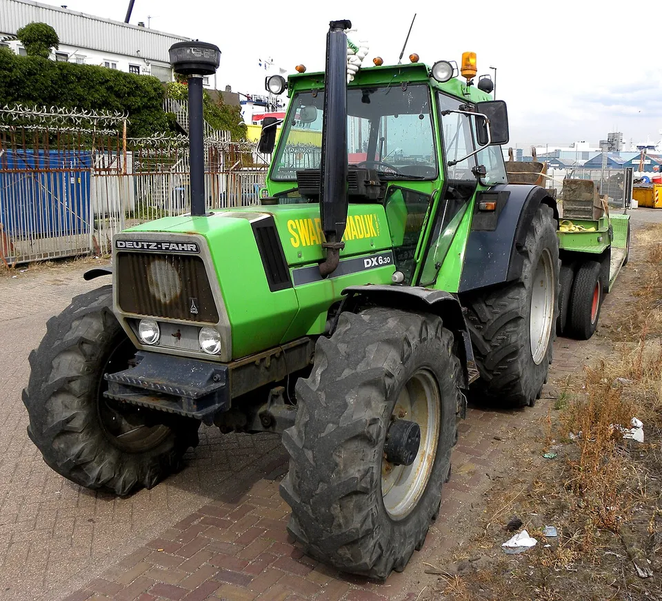 Deutz-Fahr DX 6.30 tractor