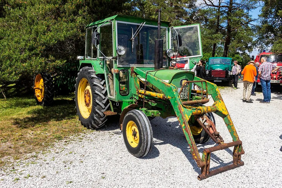 John Deere 1120 tractor