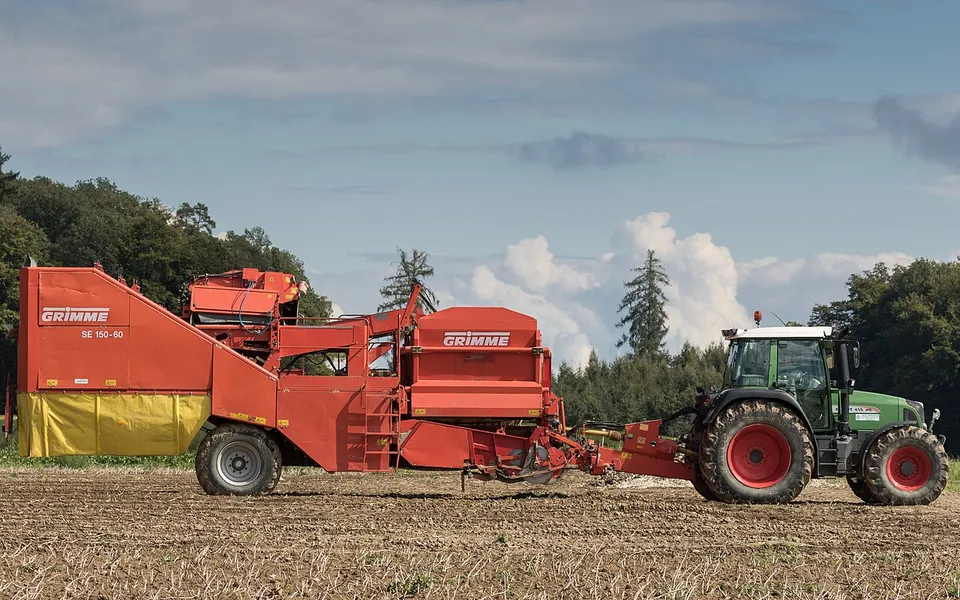 Fendt 415 Vario tractor