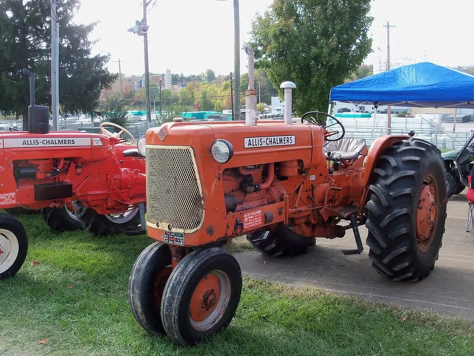 ALLIS-CHALMERS D-17 tractor
