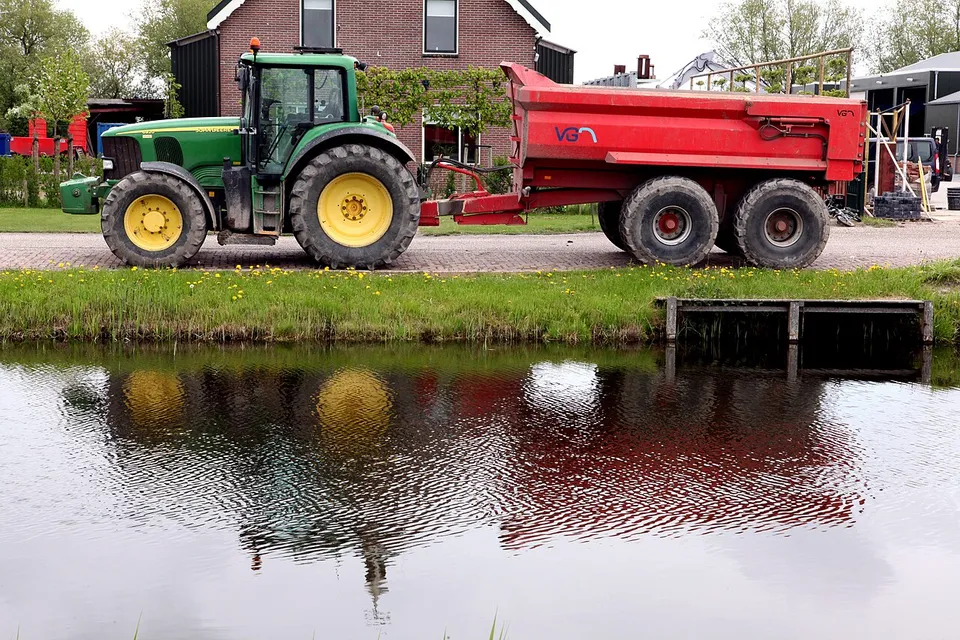John Deere 6920 tractor