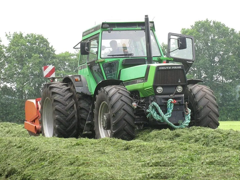Deutz-Fahr DX 8.30 tractor