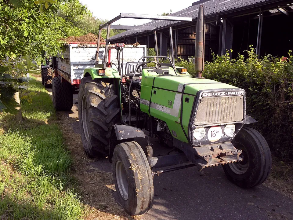 Deutz-Fahr DX 3.30 tractor