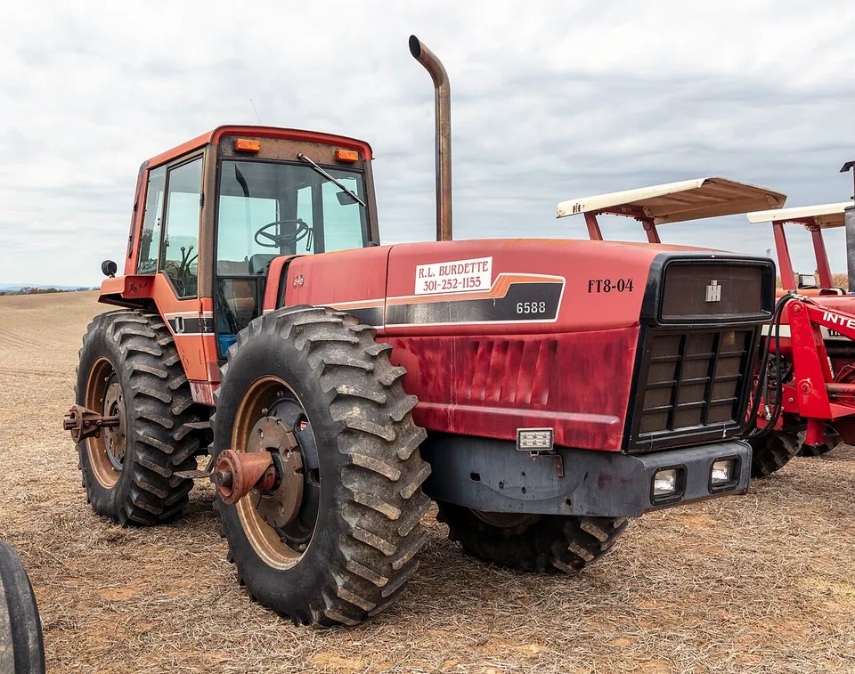 International Harvester 6588 tractor