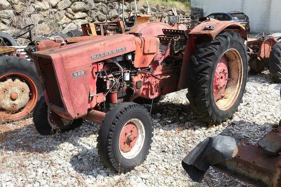International Harvester 523 tractor