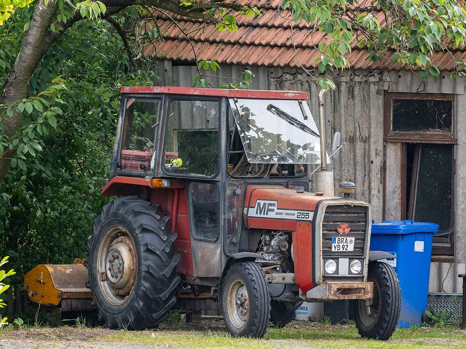Massey Ferguson MF 255 tractor