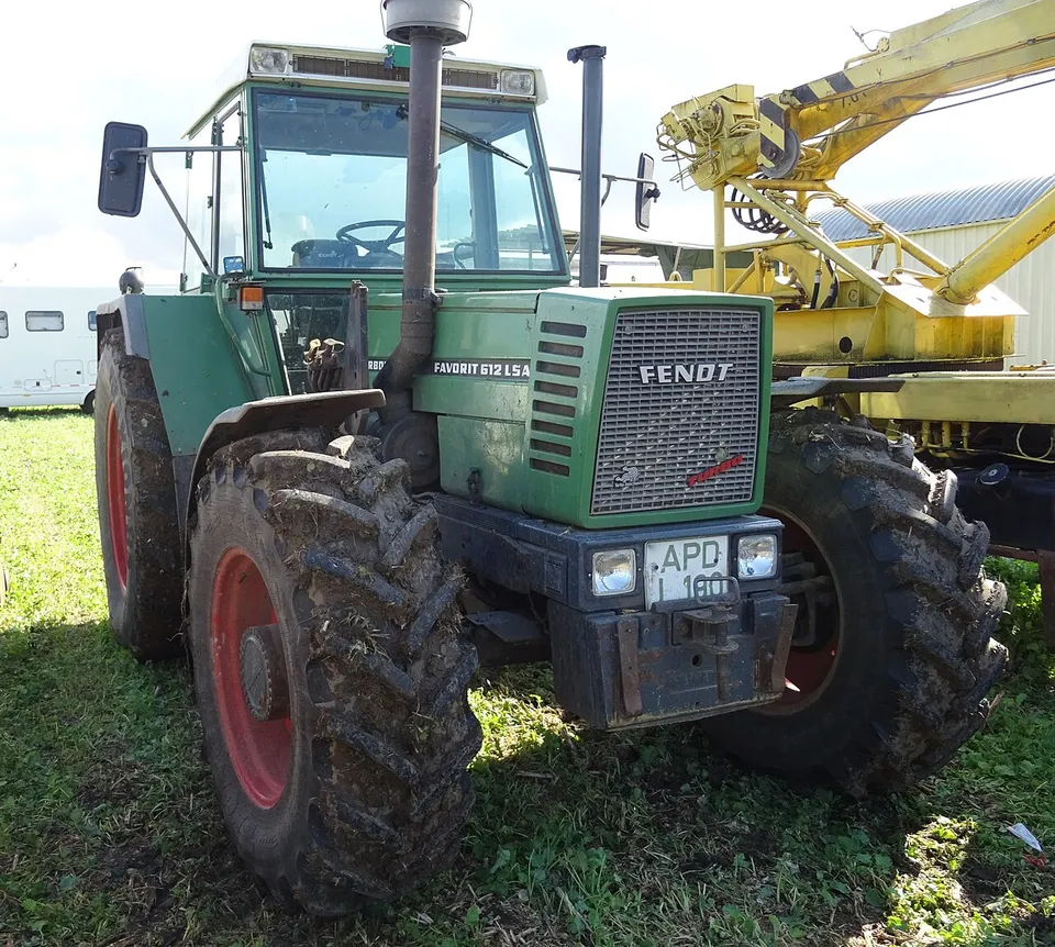 Fendt Favorit 612 LSA tractor