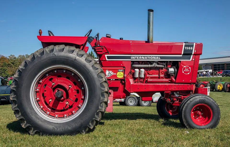 International Harvester 1566 tractor