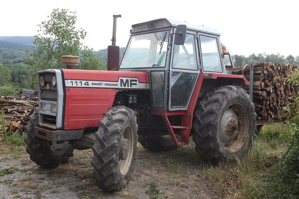 Massey Ferguson MF 1114 tractor