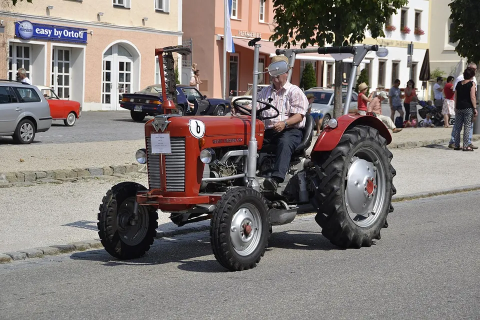Massey Ferguson MF 25 tractor