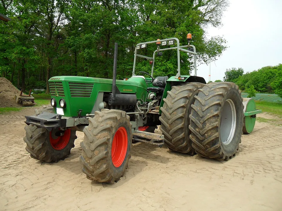 Deutz D 9006 tractor