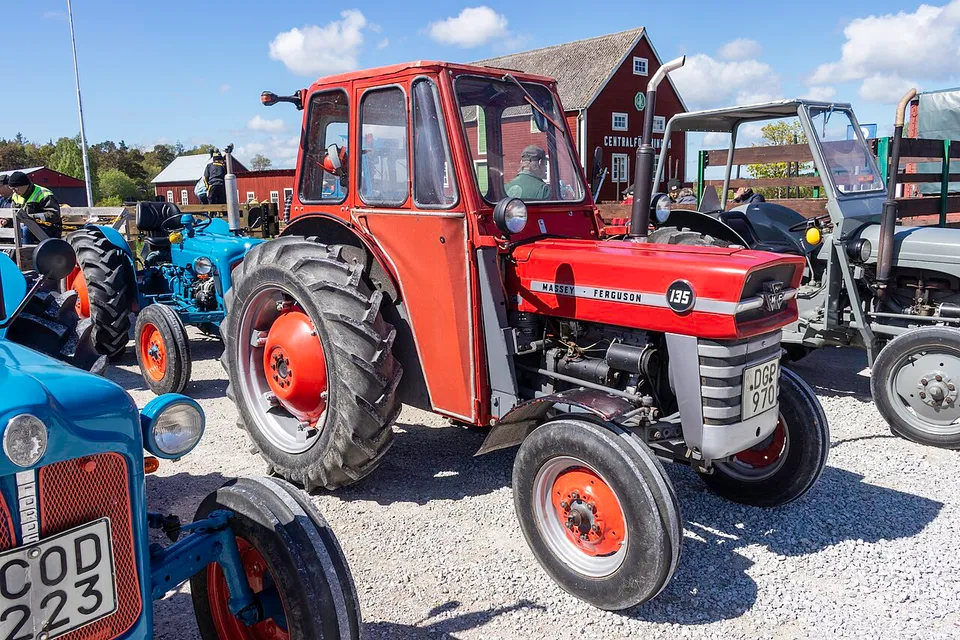Massey Ferguson MF 135 tractor