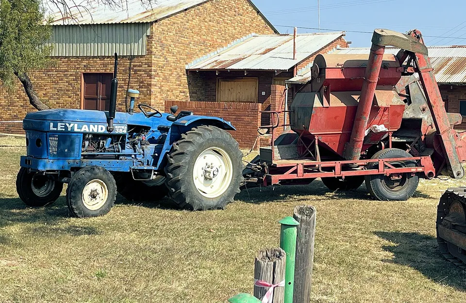 Leyland 384 tractor