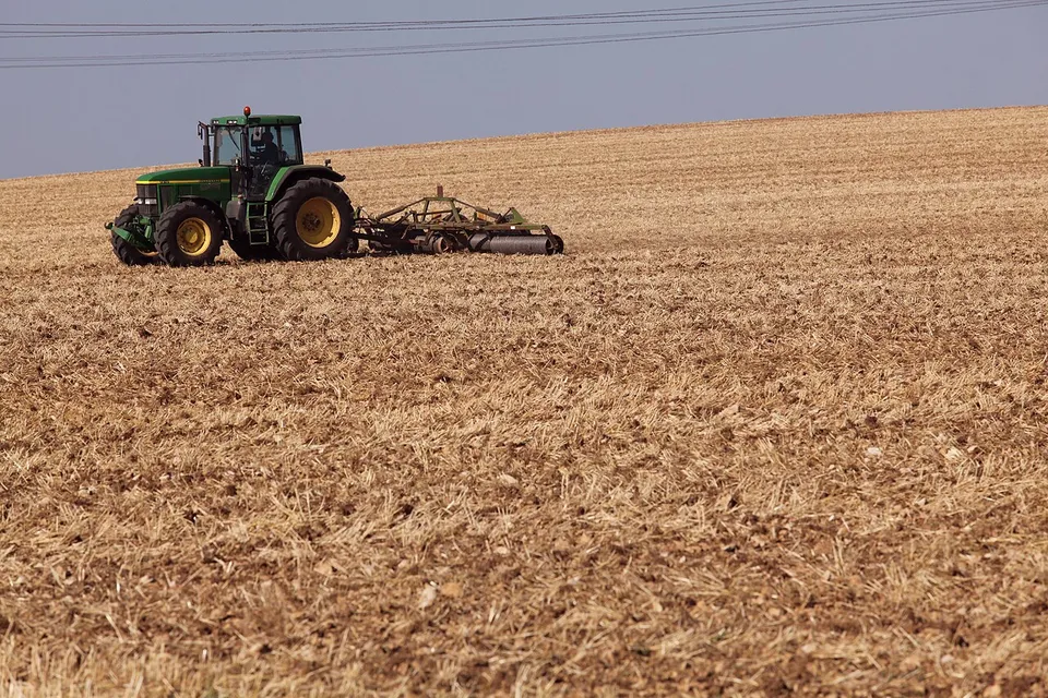 John Deere 7610 tractor