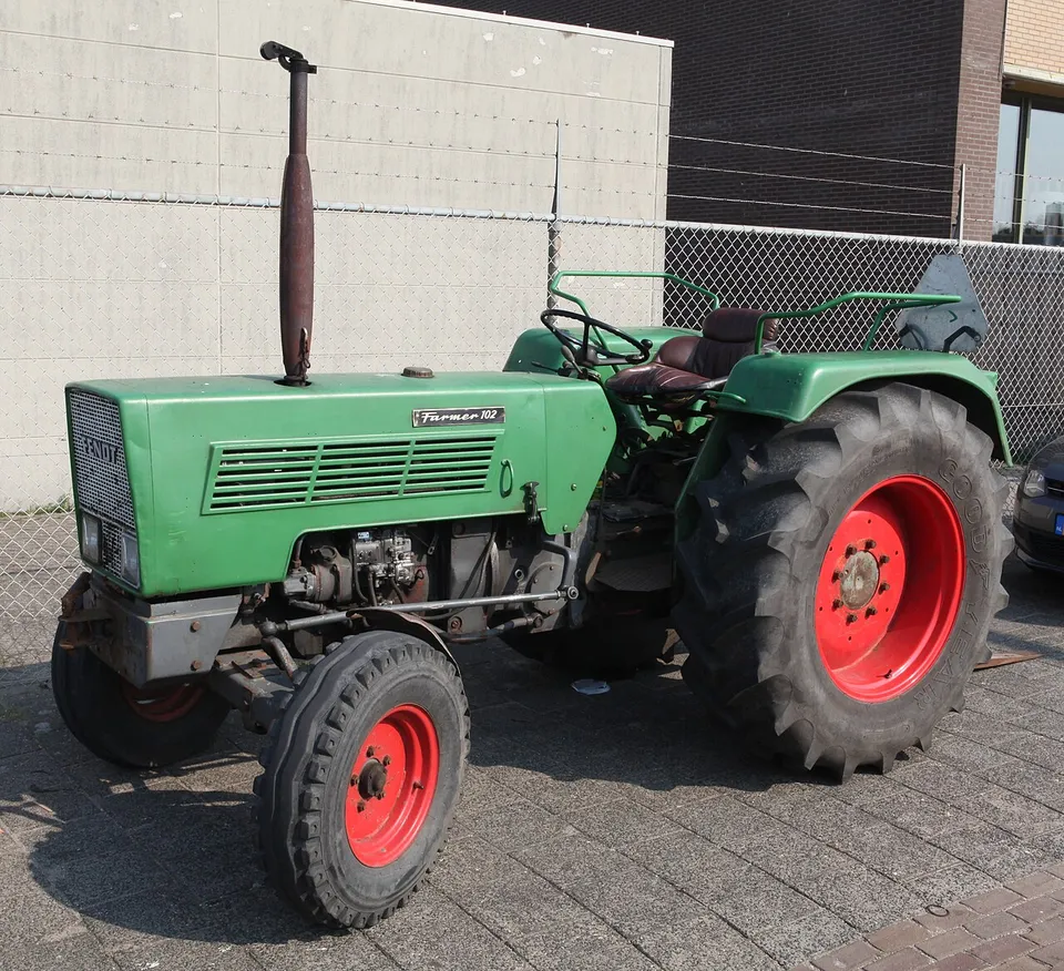 Fendt Farmer 102 tractor