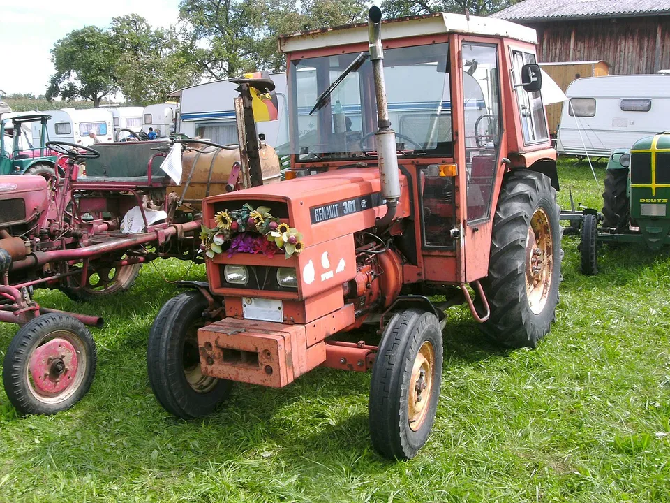 Renault 361 tractor