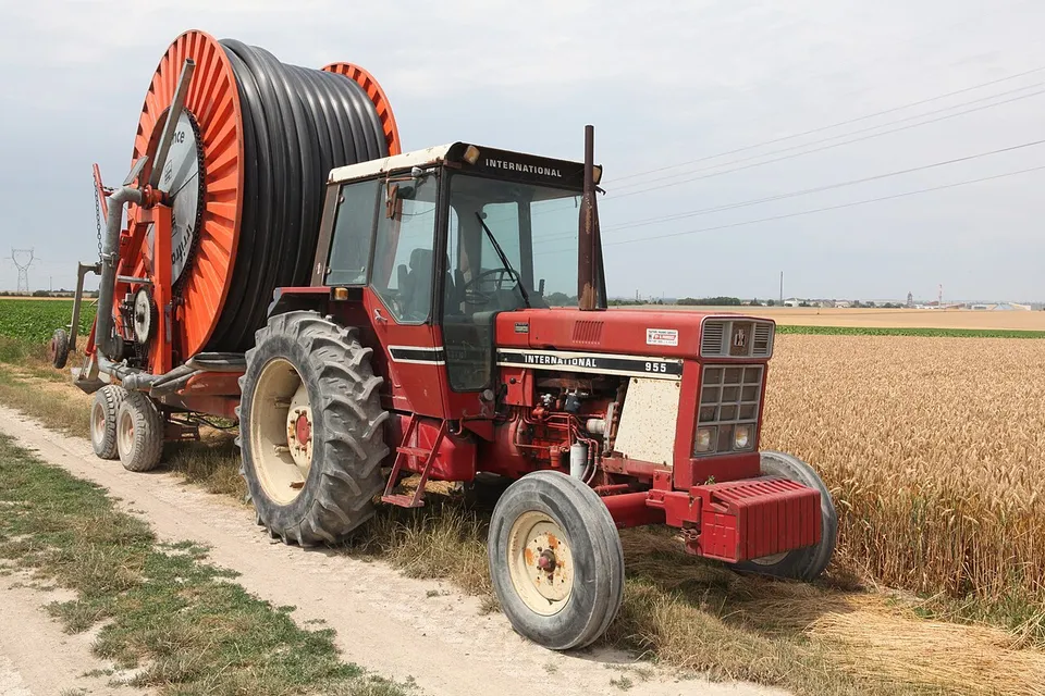 International Harvester 955 tractor