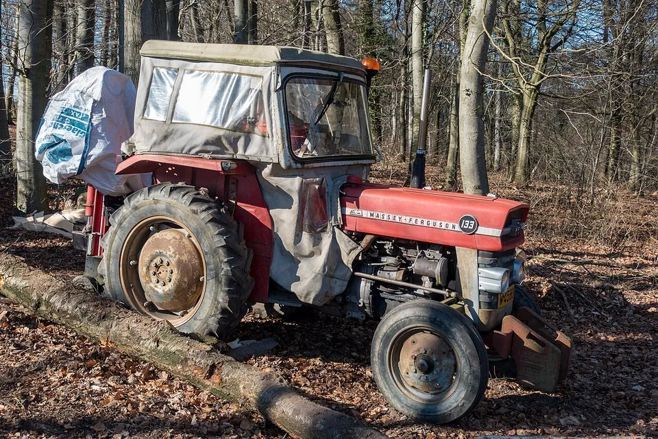 Massey Ferguson MF 133 tractor