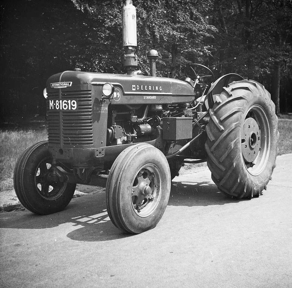 International Harvester W-9 tractor