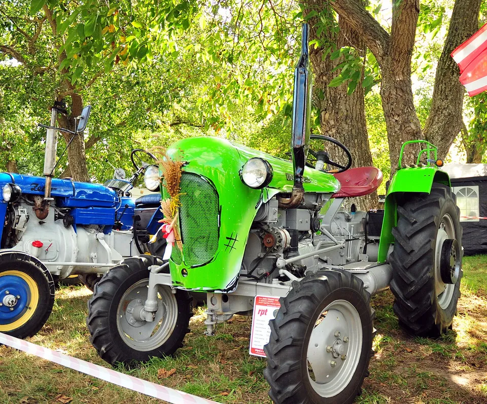 URSUS C-328 tractor