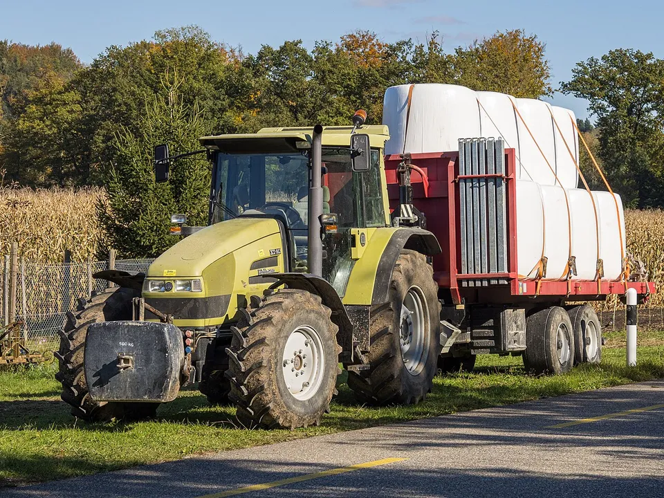 Hürlimann XT 913 tractor