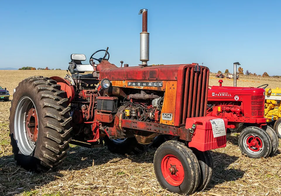 International Harvester Farmall 806 tractor