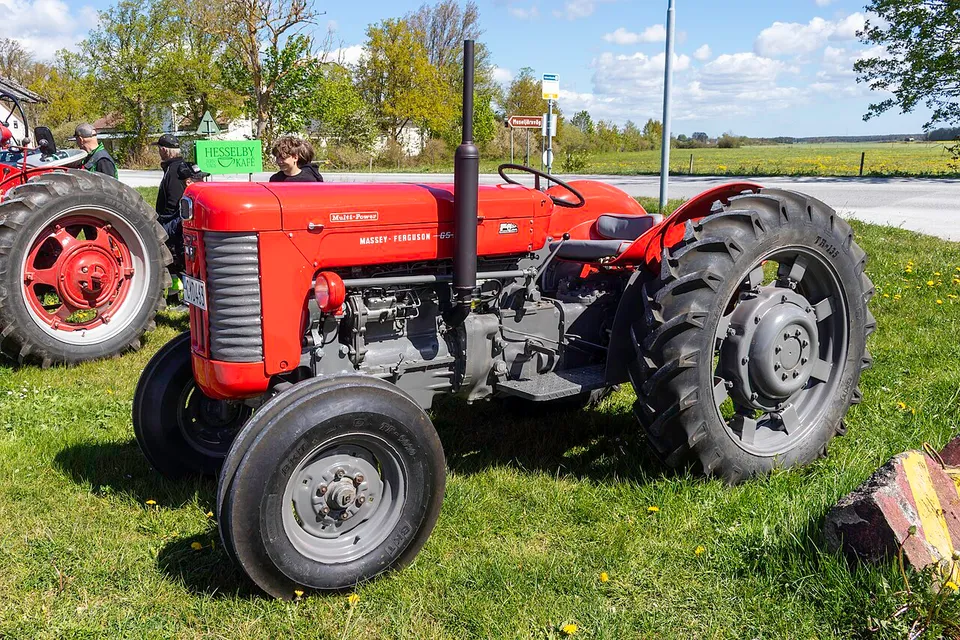 Massey Ferguson MF 65 tractor