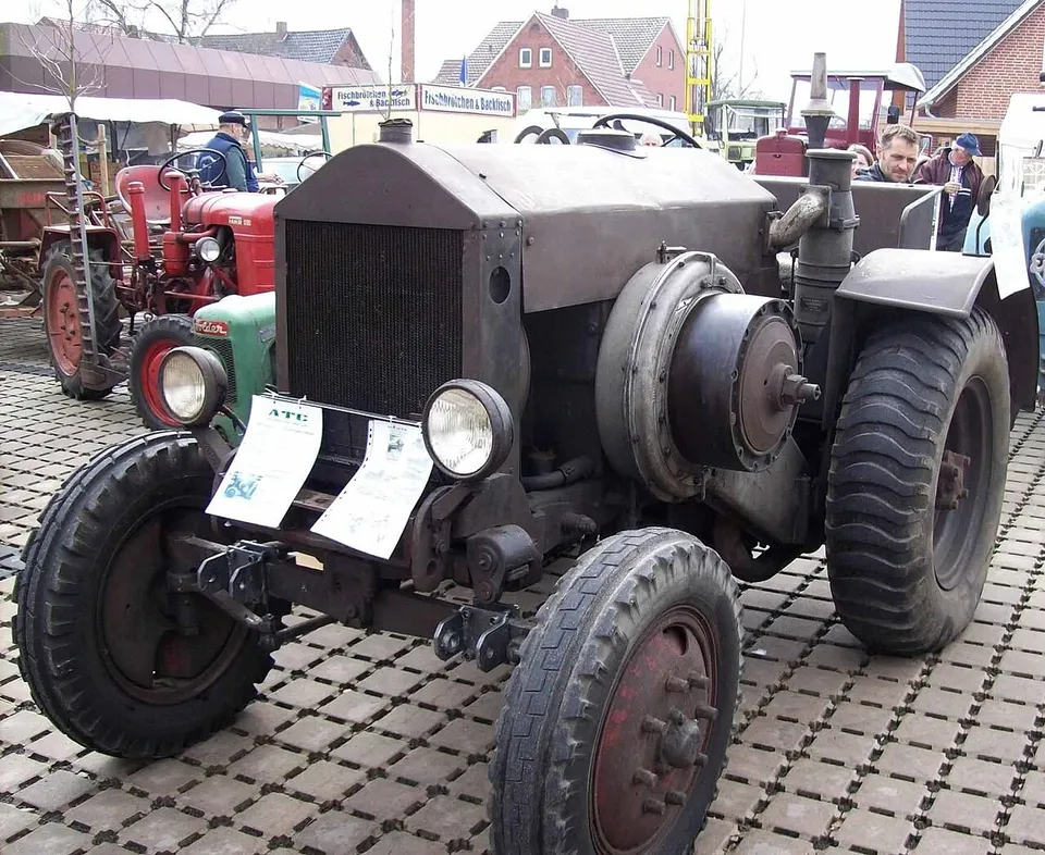 Deutz MTZ 320 tractor