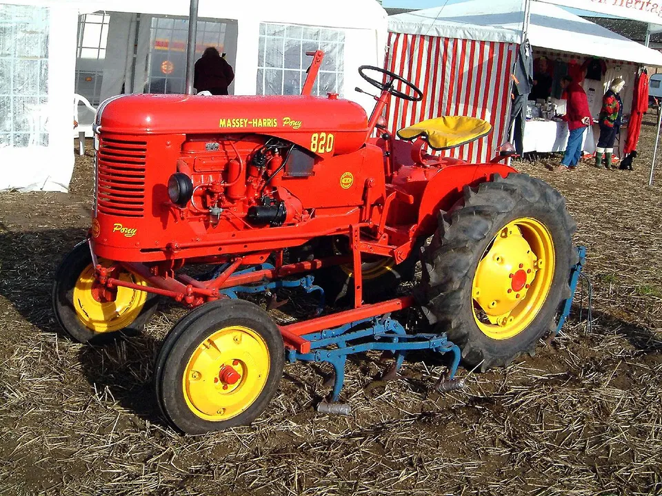 MASSEY-HARRIS Pony 820 tractor