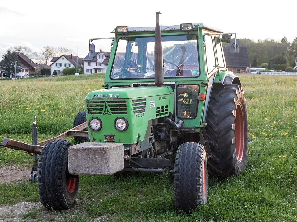 Deutz D 7206 tractor
