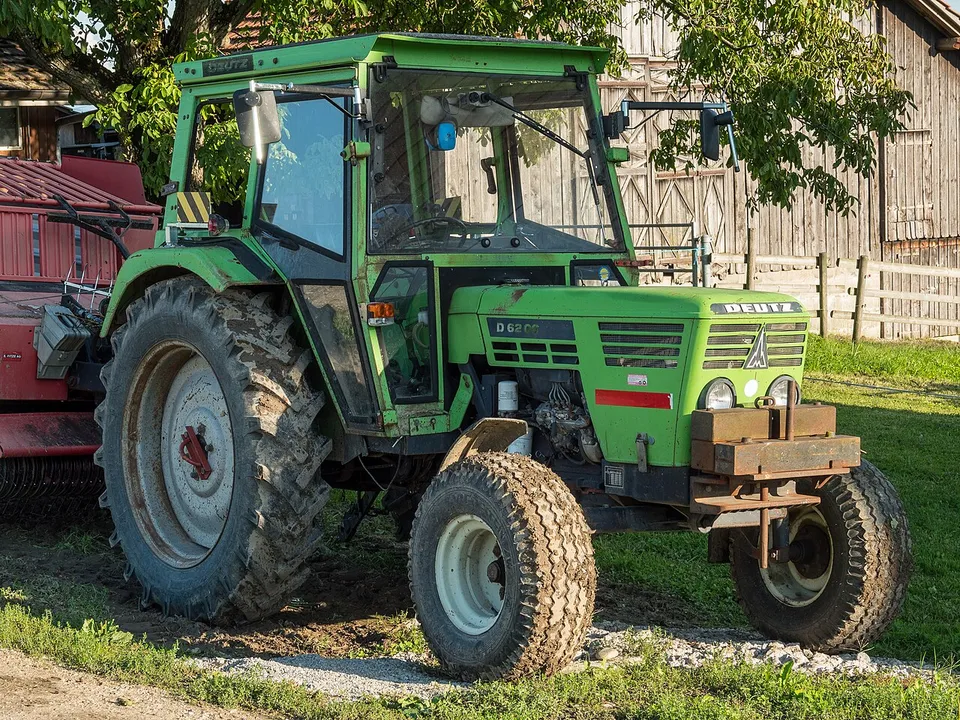 Deutz D 6206 tractor