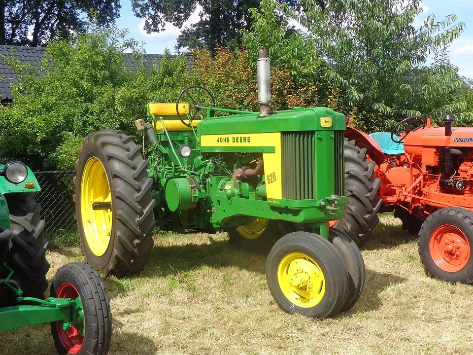 John Deere 620 tractor