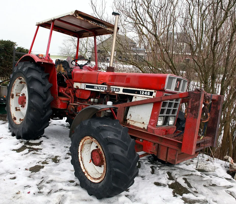 International Harvester 1246 tractor