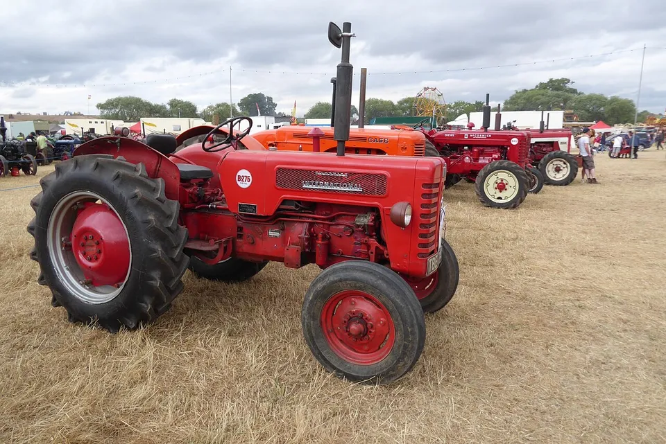International Harvester B-275 tractor