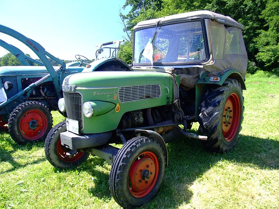 Fendt Farmer 2 D tractor