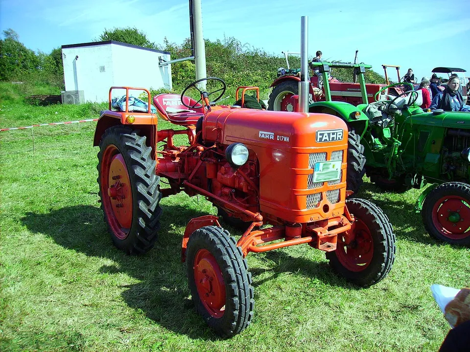 Fahr D 17 NH tractor