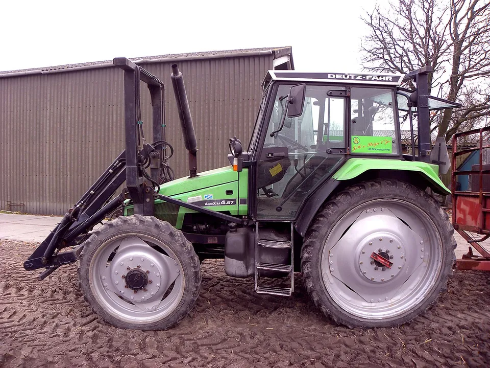 Deutz-Fahr AgroXtra 4.57 tractor