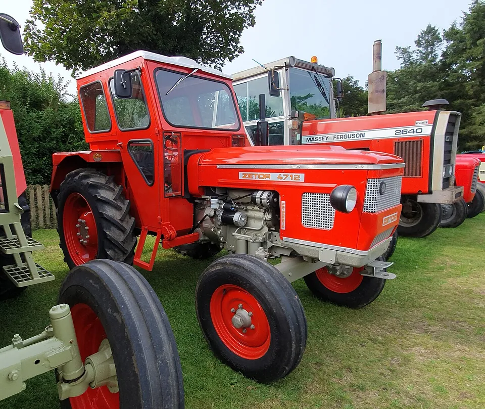 ZETOR 4712 tractor