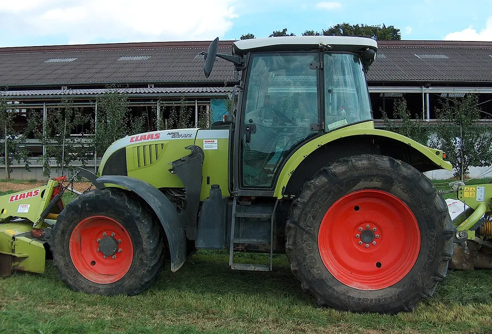 Claas Ares 657 ATZ tractor
