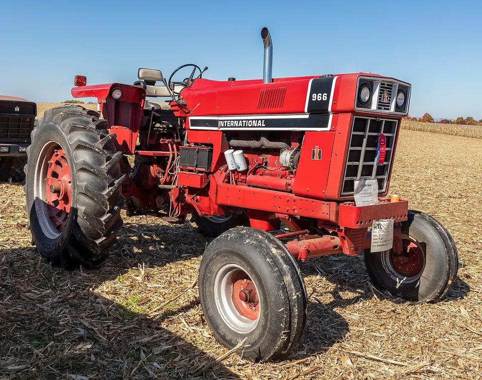 International Harvester 966 tractor
