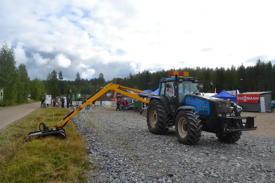 VALMET 8750 tractor