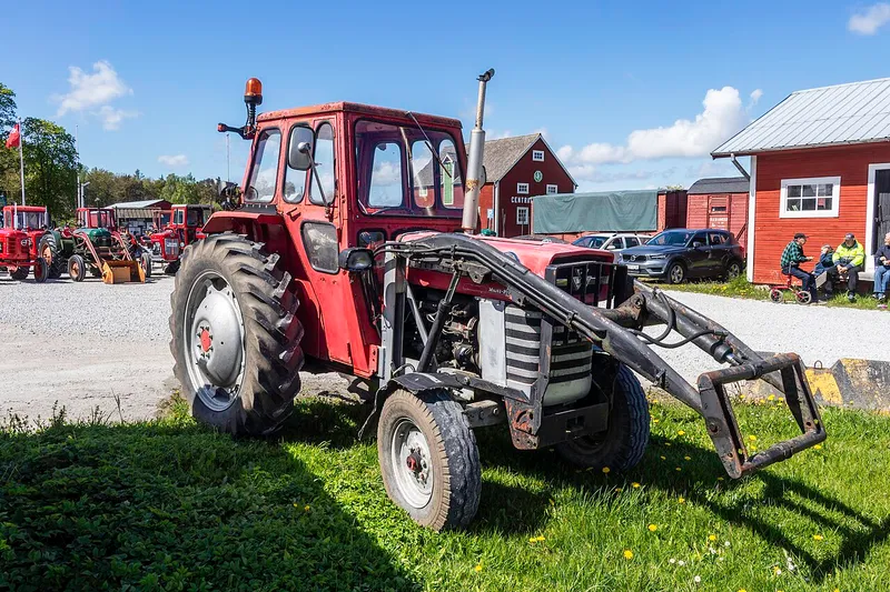 Massey Ferguson MF 165 tractor