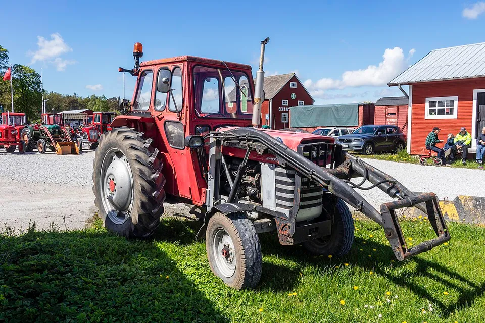 Massey Ferguson MF 165 tractor